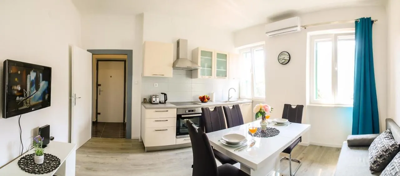 Tonka'S Beautiful Apartment In City Centre Split