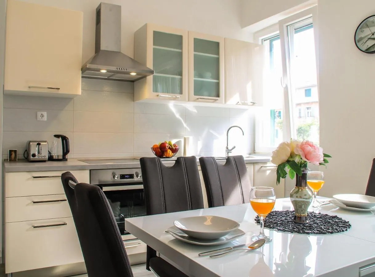 Tonka'S Beautiful Apartment In City Centre Split