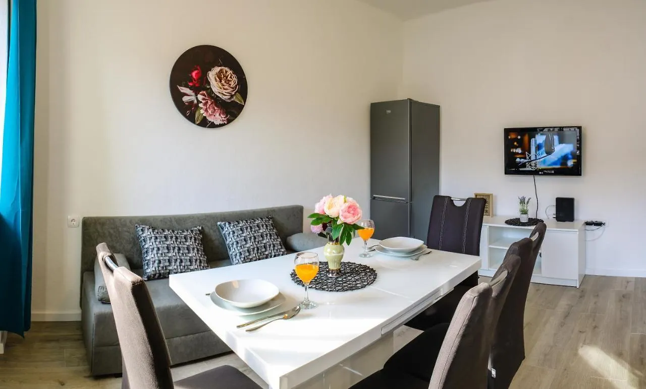 Tonka'S Beautiful Apartment In City Centre Split