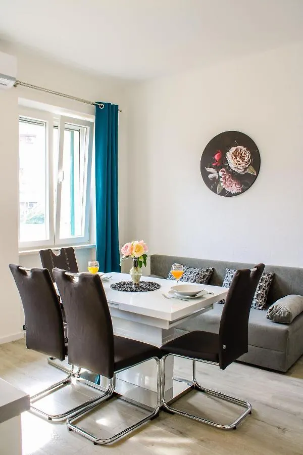 Tonka'S Beautiful Apartment In City Centre Split