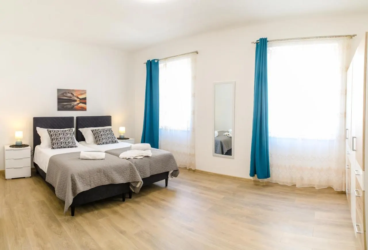 Tonka'S Beautiful Apartment In City Centre Split