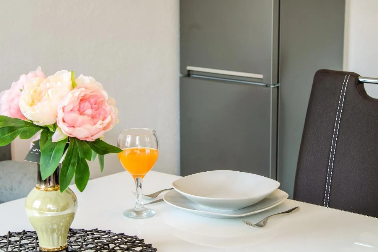 Tonka'S Beautiful Apartment In City Centre Split