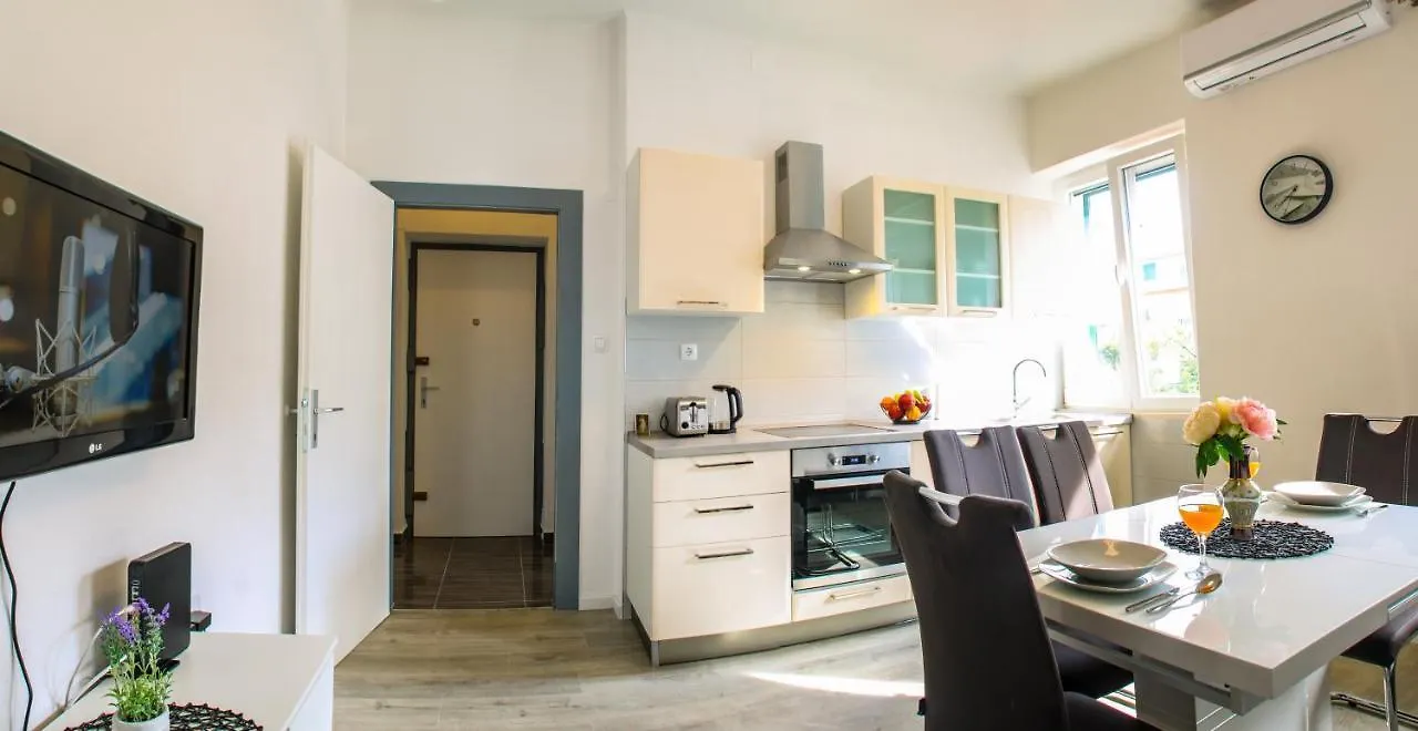 Tonka'S Beautiful Apartment In City Centre Split