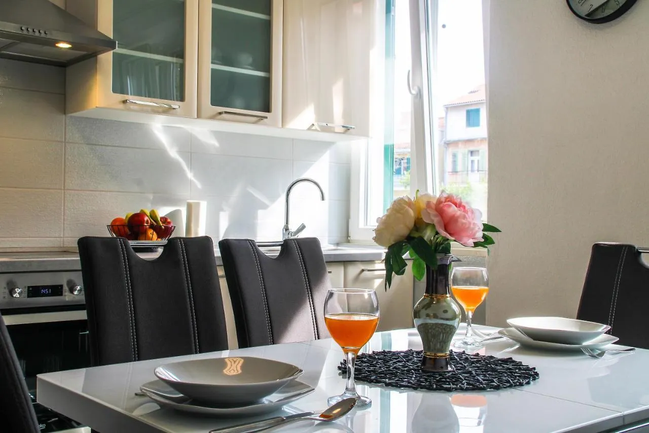 Tonka'S Beautiful Apartment In City Centre Split